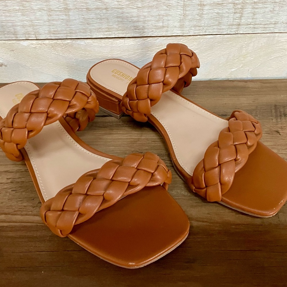 BOGO!❤️Cushionaire❤️ Nan Sandals
